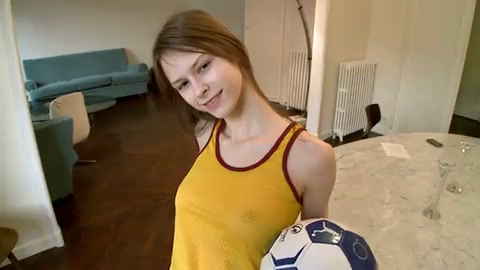 Voetbalvrouw heeft sex met zichzelf